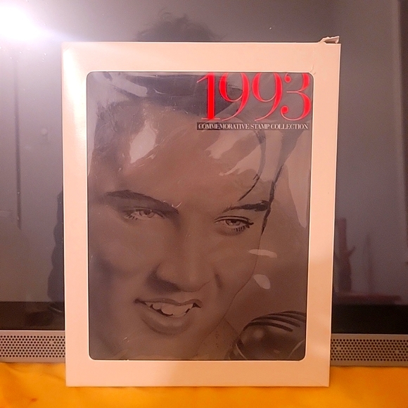 Elvis 1993 Commemorative Stamp Collection - Picture 1 of 1